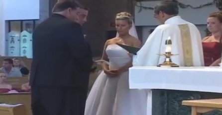 Bila je to sasvim normalna svadba, no ono što je kum uradio nasmijalo je milione (VIDEO)