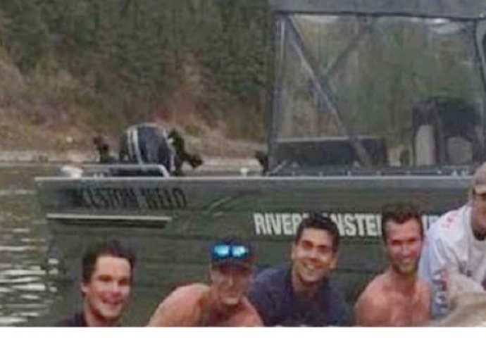 Momci nakon velike borbe uhvatili riječno čudovište, čekajte samo da vidite kako izgleda (VIDEO)