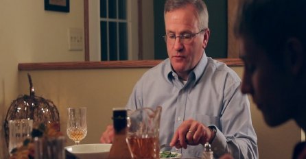 Večerao je sa sinovima: Oni nisu ispuštali mobitel iz ruku, onda je uradio nešto fenomenalno (VIDEO)