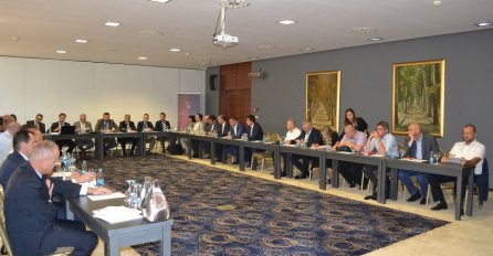 Konaković i kantonalni ministri održali sastanak s privrednicima s područja KS