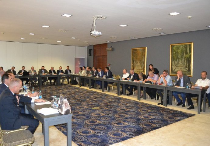Konaković i kantonalni ministri održali sastanak s privrednicima s područja KS