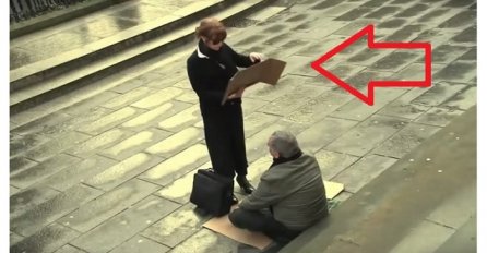Uzela je natpis od slijepog čovjeka koji je prosio, nastavak će vas ostaviti bez riječi (VIDEO)