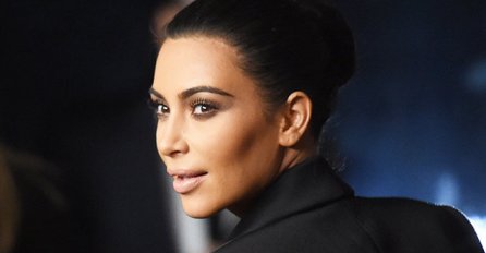 INTERNET GORI: Objavljen novi porno snimak Kim Kardashian! (VIDEO)