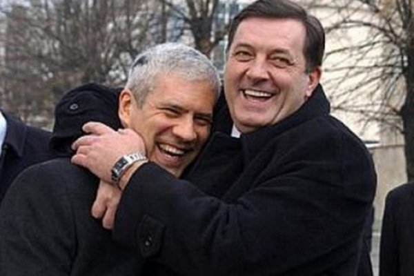 dodik-tadic-zagrljaj-1326113303-670x0