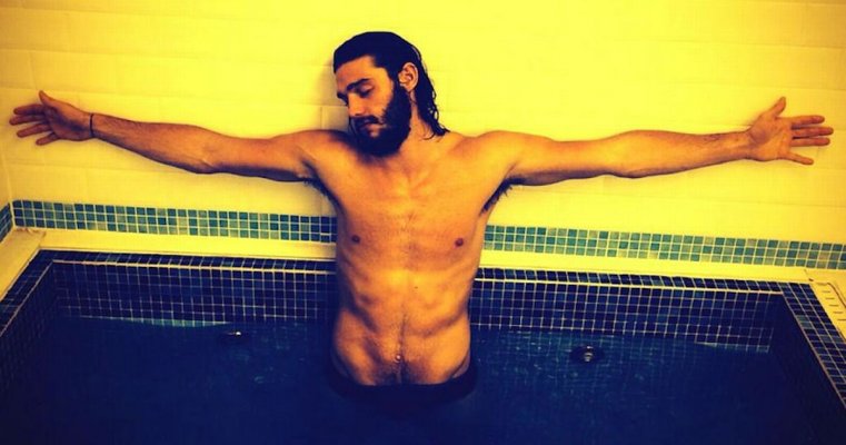 andy-carroll-tweets-jesus-like-picture-main
