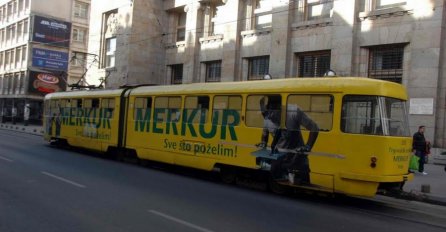 Bačen suzavac u tramvaju, Sarajlije panično istrčale vani