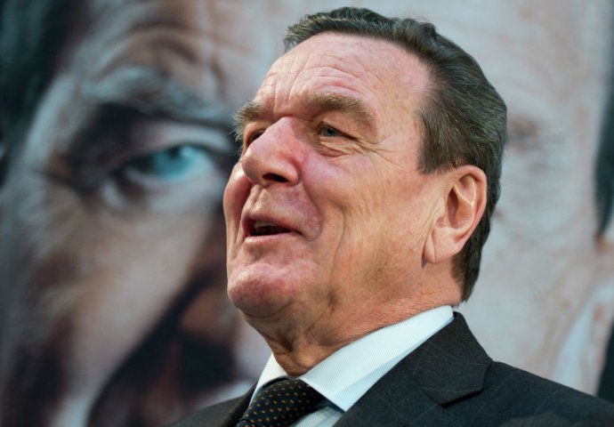 Gerhard Schröder: Evropi potrebna jaka Rusija 