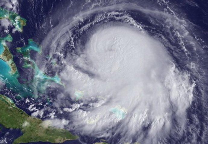 Uragan Hermine pogodio Floridu, hiljade ljudi bez struje