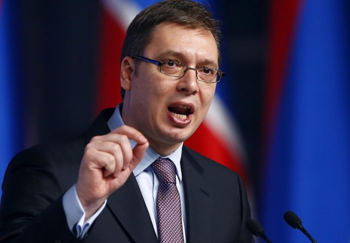 Srbija: Penzioner opsovao Vučića, sud ga kaznio sa 55.000 dinara!