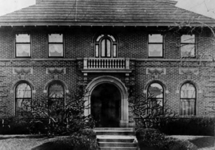 Jezivo je čuvala svog ljubavnika izolovano na tavanu, tretirala ga je kao roba a onda je on uradio nešto gnusno 