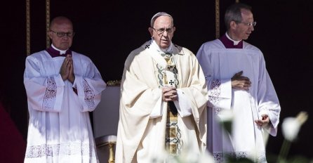 Vatikan: Papa Franjo proglasio Majku Terezu sveticom