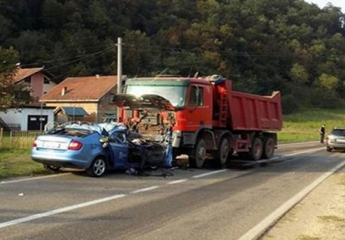 Poginuo bračni par iz Srbije, djevojčica u teškom stanju prebačena u Tuzlu