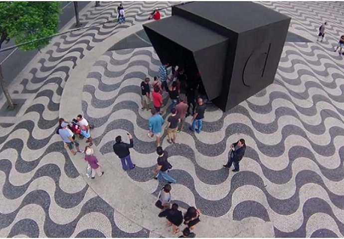 Ljudima je rečeno da uđu u ovu crnu kutiju, možete li pogoditi šta je unutra? (VIDEO)