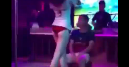 Striptizeta mu je zaplesala u krilu pred djevojkom, a onda im je ona dala do znanja šta misli o tome (VIDEO)