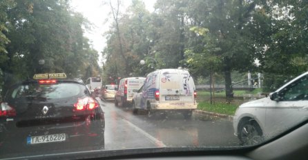 Prva kiša donijela kolaps saobraćaja u Sarajevu