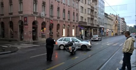 Nesreća u Titovoj: par iz Švedske motociklom udario u Škodu