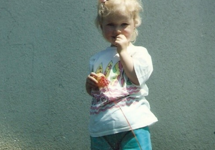 Niko joj nije vjerovao da je bolesna: Ova djevojka u jednom danu može da dobije čak 5 kilograma i govorili su joj da "prestane žderati" (FOTO)