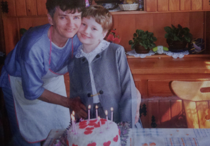 Niko joj nije vjerovao da je bolesna: Ova djevojka u jednom danu može da dobije čak 5 kilograma i govorili su joj da "prestane žderati" (FOTO)