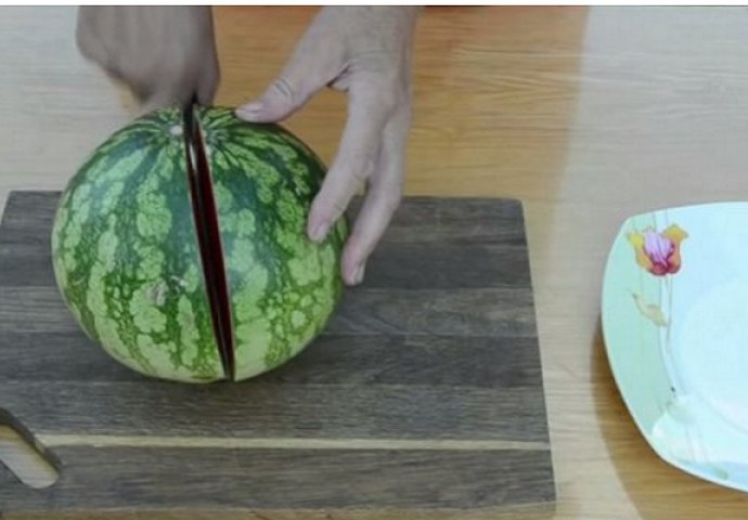Japanski farmer uzgaja lubenice kakve u životu nikada niste vidjeli (VIDEO)