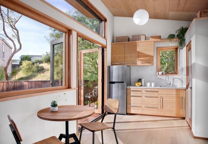 Ova malena kuća izgleda savršeno, ali kada pogledate unutrašnjost ostat ćete bez riječi 