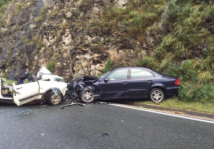 Teška saobraćajna nesreća kod Jablanice: Jedna osoba smrtno stradala