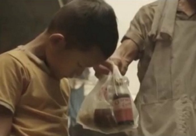 Njegova majka ga je poslala da ukrade hranu, ali niko nije očekivao da će se ovo desiti (VIDEO)