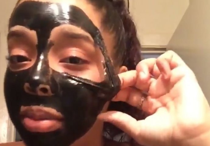 Stavila je masku na lice, a onda je zažalila zbog toga! (VIDEO)