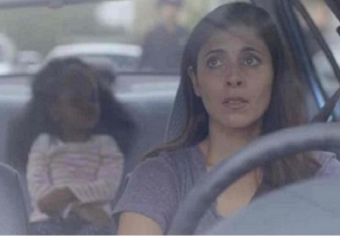 Policajac zaustavio majku i kćerku, ovaj susret im je zauvijek promijenio živote (VIDEO)
