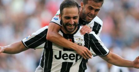 Juventus došao do teške pobjede na Siciliji, spektakularniji autogol nećete zadugo vidjeti
