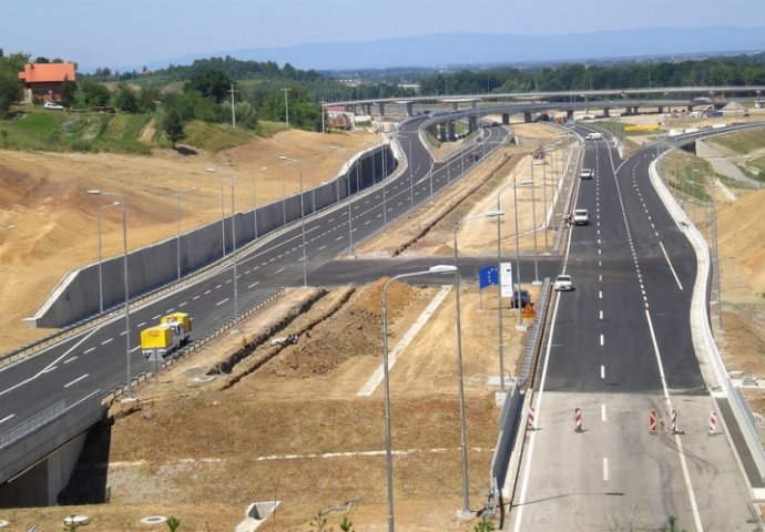 Vučić na otvaranju dionice autoputa "9. januar"