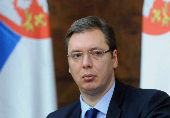 Vučić: Autoputevi se ne grade da njima idu tenkovi