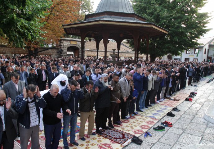 Muslimani širom svijeta obilježili Bajram: Bajram Šerif Mubarek Olsun [FOTO]