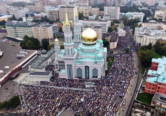Moskovske džamije prepune, Putin čestitao Bajram 