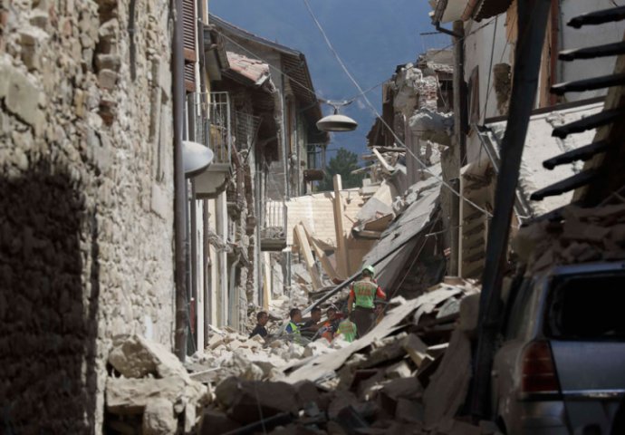 Talijanski grad pogođen zemljotresom tuži magazin ‘Charlie Hebdo’: Prikazali žrtve kao vrste tjestenine
