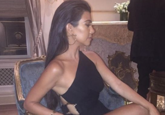 Kardashianka se slikala u seksi haljini i otkrila da ne nosi gaćice (FOTO)