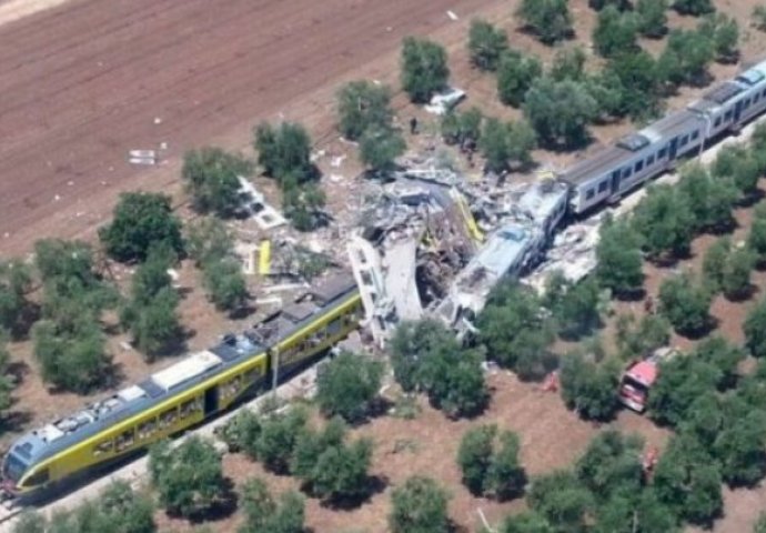 U sudaru vozova šest ljudi poginulo, a preko stotinu povrijeđeno 