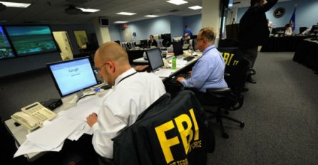 DIREKTOR FBI UPOZORAVA Pokrijte web kameru, možda vas neko špijunira!