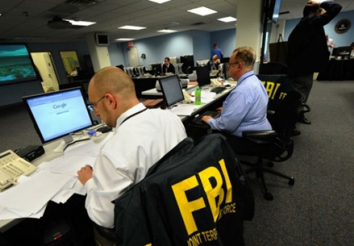 DIREKTOR FBI UPOZORAVA Pokrijte web kameru, možda vas neko špijunira!