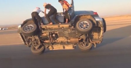 Ostat ćete u čudu kada vidite šta ovi momci rade tokom vožnje (VIDEO) 