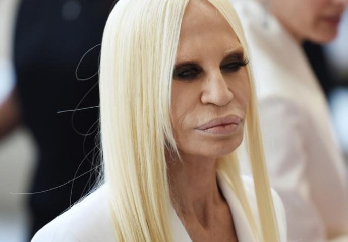 Nevjerovatna transformacija: Pogledajte kako je Donatella Versace izgledala prije svih plastičnih operacija!