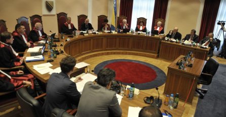 Ustavni sud usvojio privremenu mjeru kojom se obustavlja odluka o raspisivanju referenduma