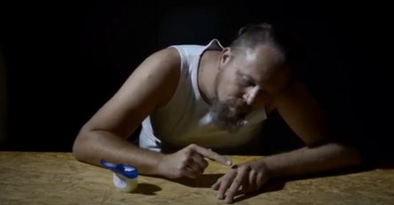 Namazao je prste vazelinom, a zatim ih uslikao i otkrio nešto zastrašujuće (VIDEO)