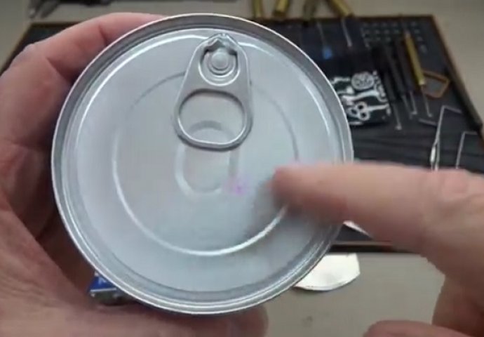 Skinuo je otvarač sa konzerve mačije hrane, ovo svi morate vidjeti (VIDEO)