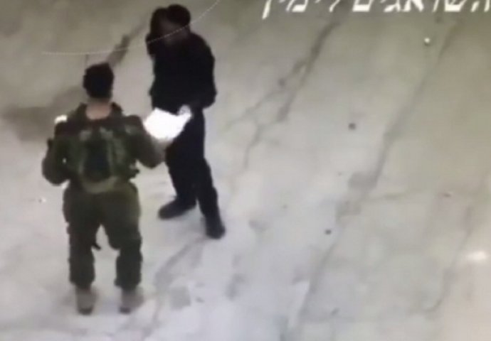 Palestinac je mirno prišao izraelskom vojniku, onda je sjevnula oštrica noža! (VIDEO) 