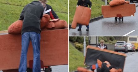 Dva pijana čovjeka pokušala da premjeste kauč, njihova reakcija nasmijala je milione (VIDEO)
