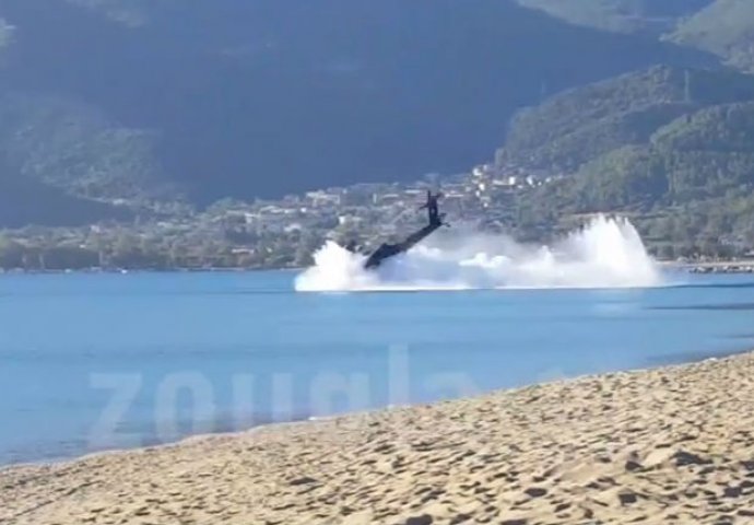 Momenat rušenja vojnog helikoptera u more [VIDEO]