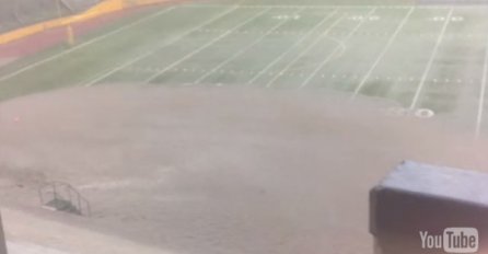 Dok ne vidite, nećete vjerovati: Za samo nekoliko minuta kiša od stadiona napravila bazen (VIDEO)