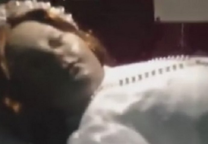 Mrtva, a živa: Ova djevojčica je umrla prije 300 godina, a snimljena je kako otvara oči (VIDEO)