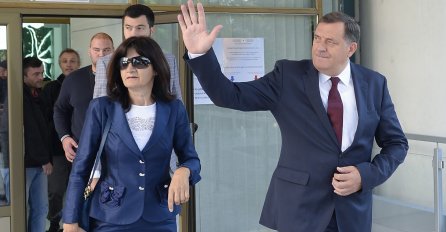 Dodik glasao u Laktašima sa suprugom i sinom: Ovo je svečarski dan! [VIDEO]