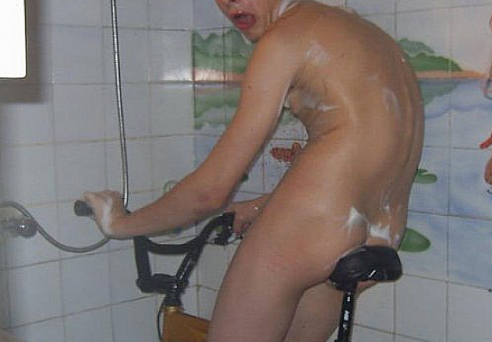 Pošteno su se obrukali: Ovi ljudi nikako nisu ponosni na ove fotografije! 